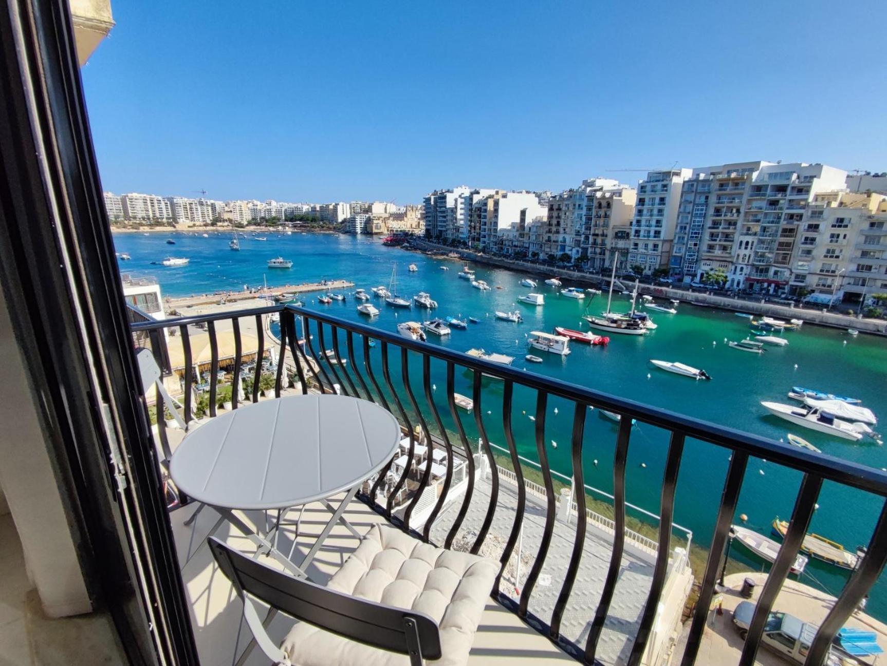 Spinola Bayview Apartment *